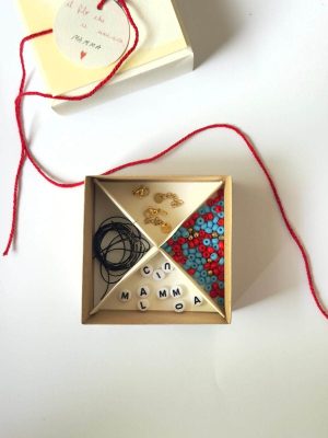 Alternative view of Box Il filo che ci unisce